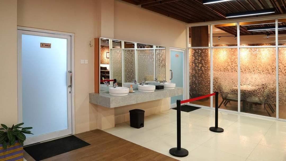 Elohim Hotel Sentani Jayapura Exterior photo